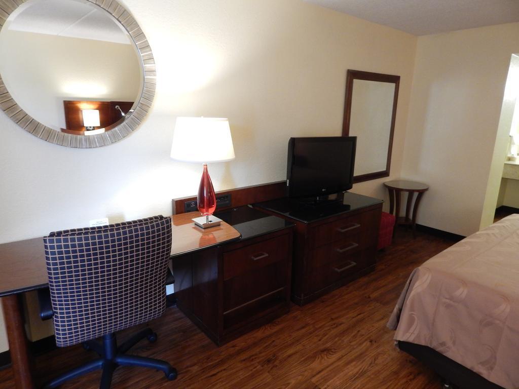 Econo Lodge Naval Station Norfolk Exterior foto